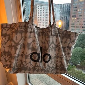 Alo Yoga Tote bag